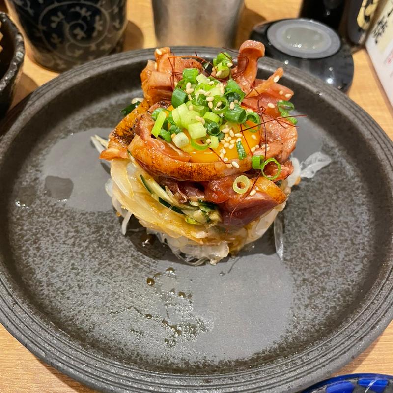 知覧どり炙りユッケ(鮮魚とおばんざい 浜金)