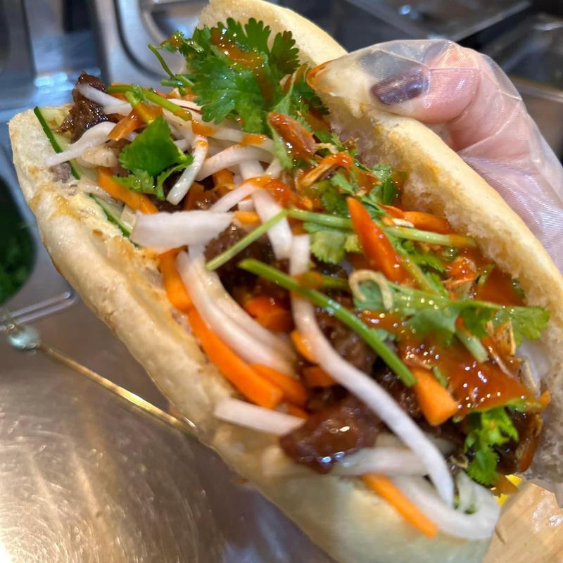 牛筋バインミー(オーサカバインミー (Bánh mì bà Trần))