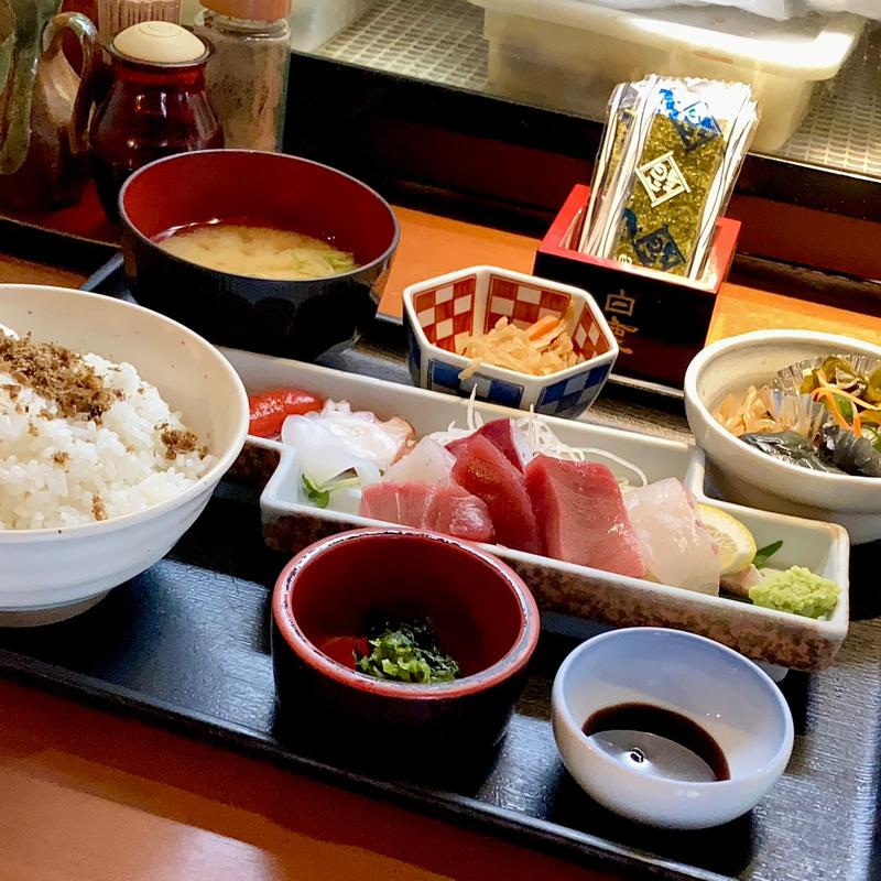 お造り盛り合せ(大皿料理 さかな家)