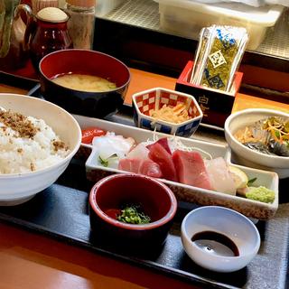 お造り盛り合せ(大皿料理 さかな家)