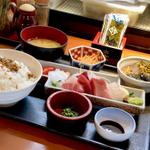 お造り盛り合せ(大皿料理 さかな家)