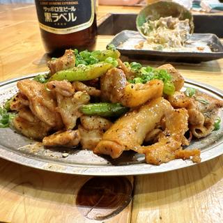 鶏もも肉とアスパラのバター醤油炒め(大衆酒場 チャン栓チャン)