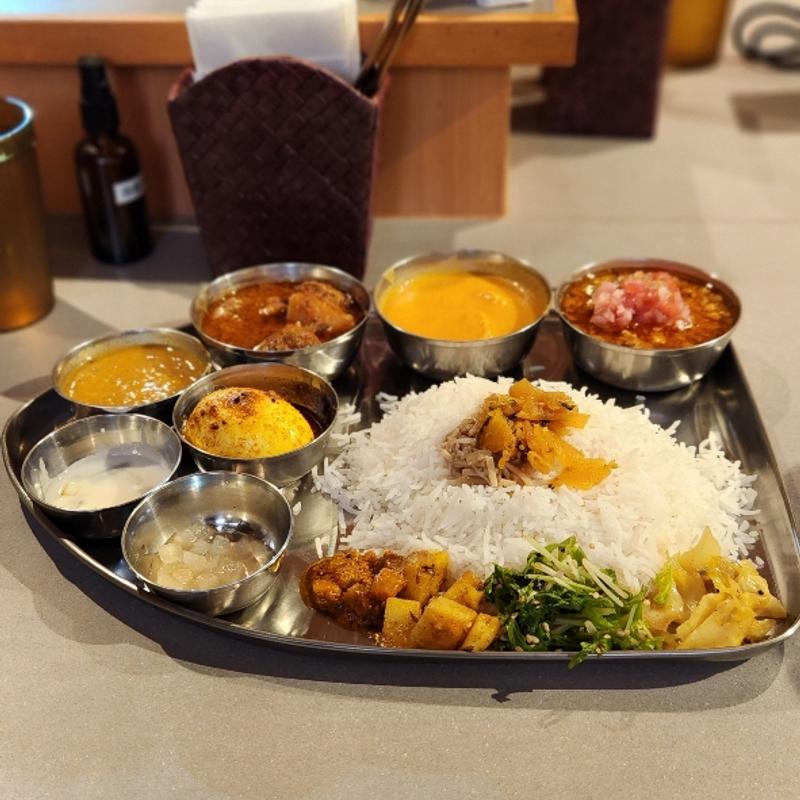 カレープレート3種 たまごのピックル(スパイスアンドカレー黄金の風)