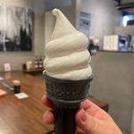 生クリームミルクソフトクリーム(MIYASHITA CAFE +softcream)