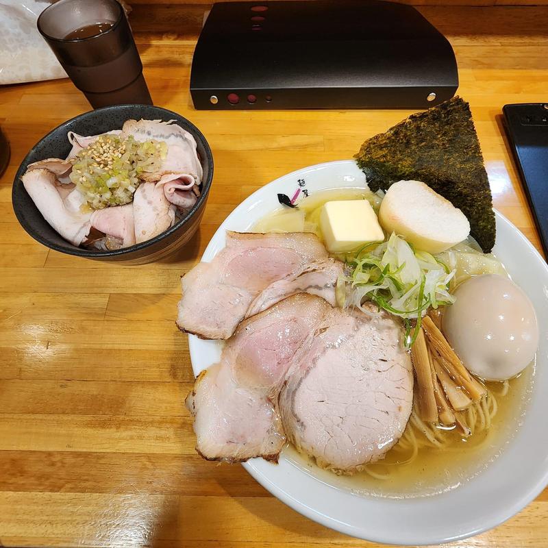 百姓の塩ワンタン バター チャーシュー丼(麺屋 しん蔵)