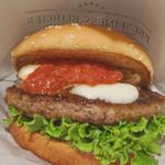 マッシュルームチーズバーガー  モッツァレラチーズ✕アンチョビトマト(フレッシュネスバーガー山下)