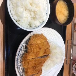 120gﾘﾌﾞﾛｰｽｶﾂ定食(とんかつ工房 町田店)