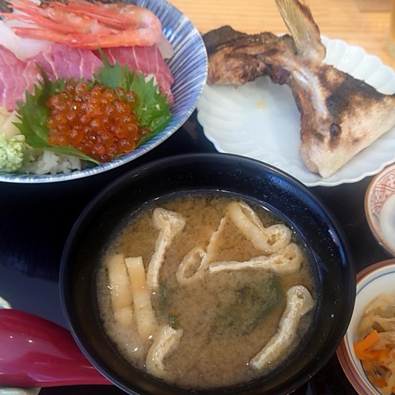 海鮮丼(仲卸のお弁当 愛之助)