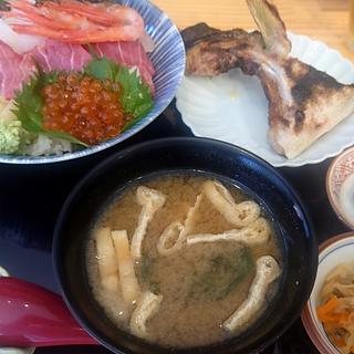 海鮮丼(仲卸のお弁当 愛之助)