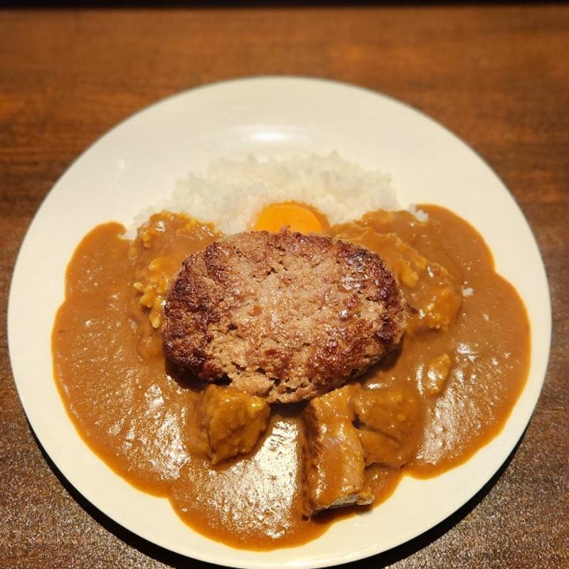 ビーフカレー ハンバーグ180g 蘭王たまご(Sion (シオン))