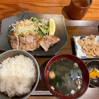 もち豚ロース定食(本町 あかり 〜炭焼きと鮨〜)