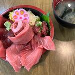 マグロ尽くし丼