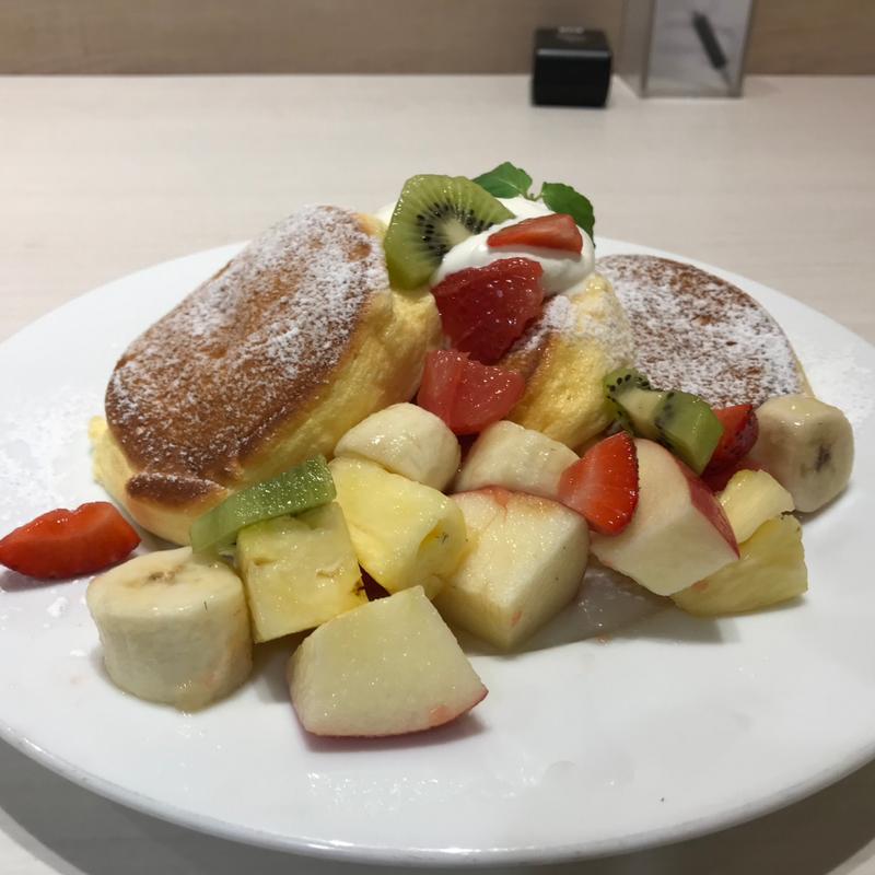 国産白桃のローズヒップピーチパンケーキ(幸せのパンケーキ 吉祥寺店)