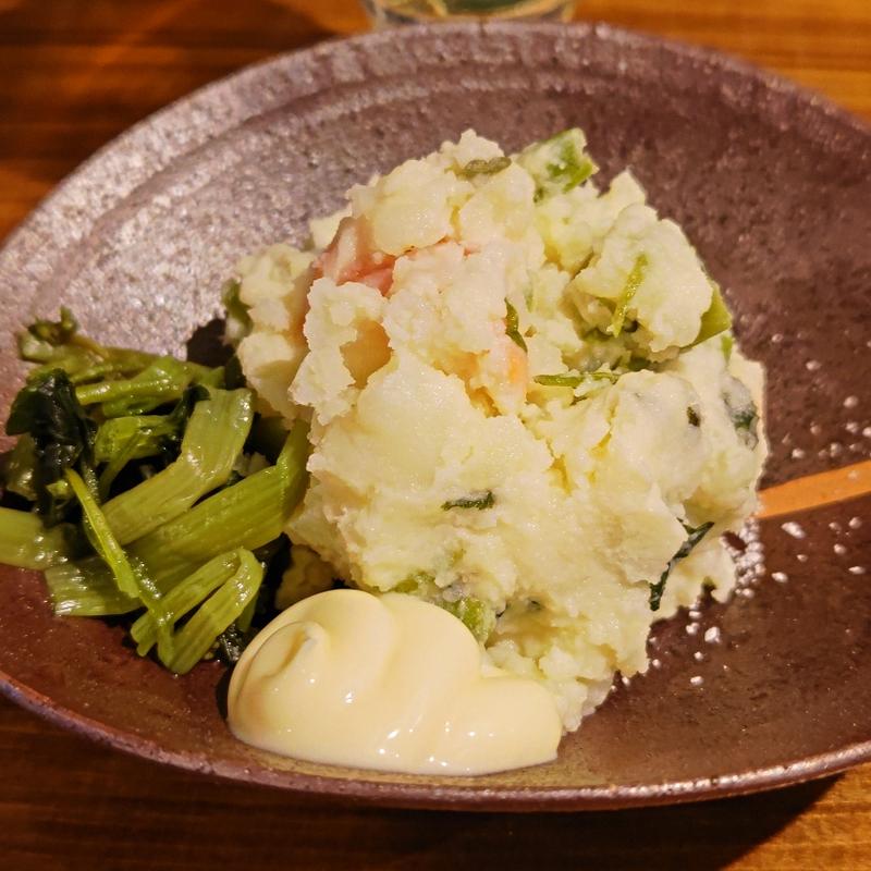 葉山葵とスモークサーモンのポテトサラダ(とんとんとんきぃ 本店)