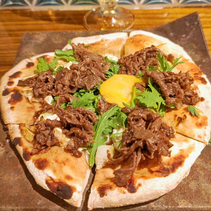 短角牛のすき焼きピザ(とんとんとんきぃ 本店)