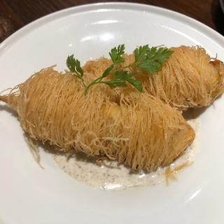 鮮魚のパリパリ包み揚げ(囲炉裏バル カルボ)