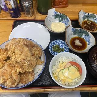 てんこ盛り唐揚げ丼