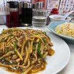 ルースー焼きそばと半チャーハン