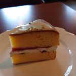 ルバーブのヴィクトリアケーキ(綴る、)
