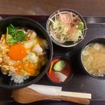 地鶏のゆうやけ親子丼並定食