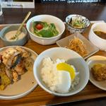 鶏ムネ肉の香草焼き(カフェマイタノ)