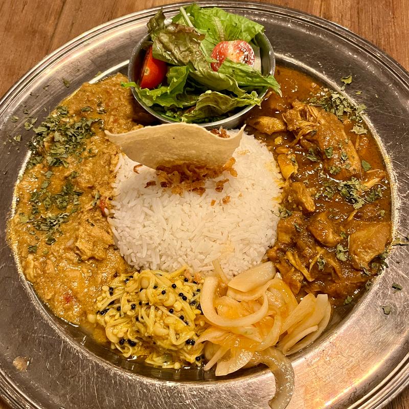 あいがけカレー(クラフトビアバー Hakuraku Mökki-ハクラクモッキ-)