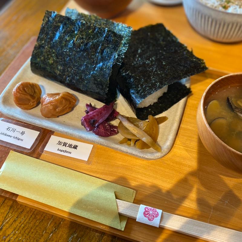 9種類の梅干から選べる梅干しおにぎり（2個）(ume cafe WAON)