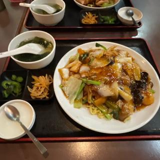 五目あんかけ焼そば(楽楽亭)