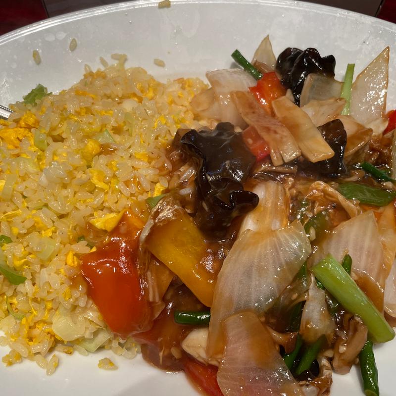 海鮮チャーハン(酒菜 刀削麺 （シュサイ トウショウメン）)