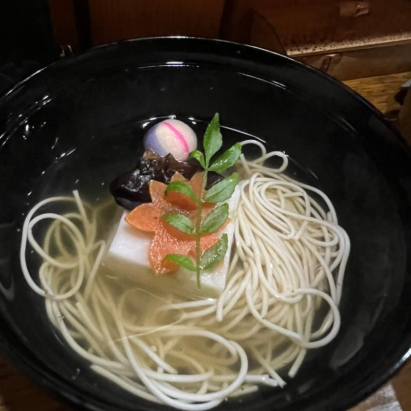 豆腐麺の椀物(よもぎ)