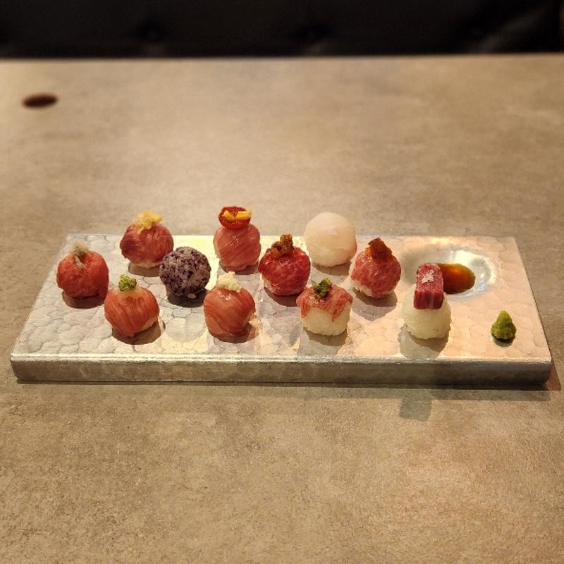 黒毛和牛手毬肉寿司(京都焼肉 enen)