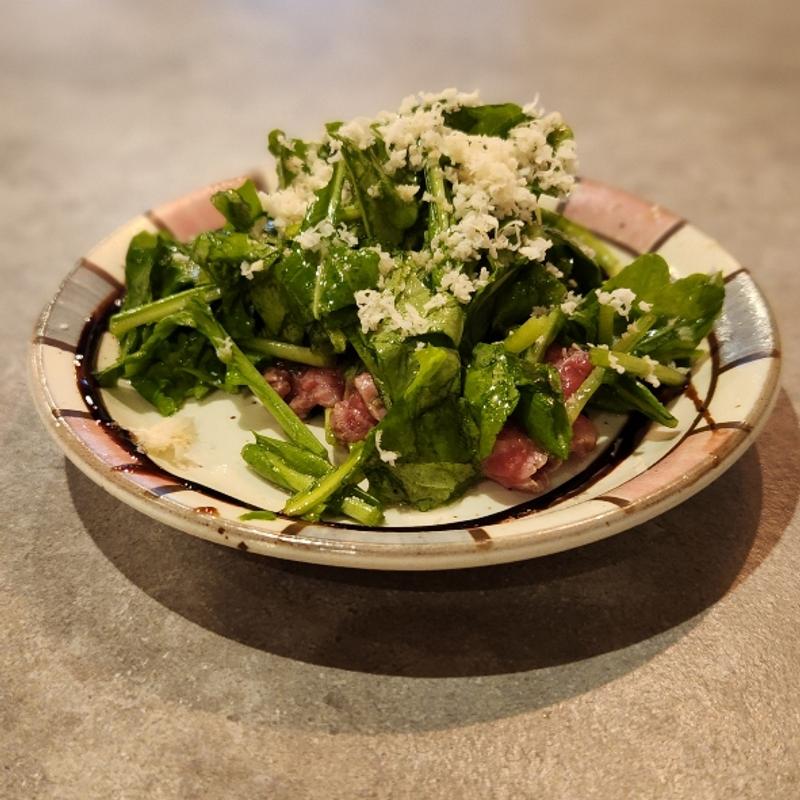 牛タンとルッコラのサラダ(京都焼肉 enen)