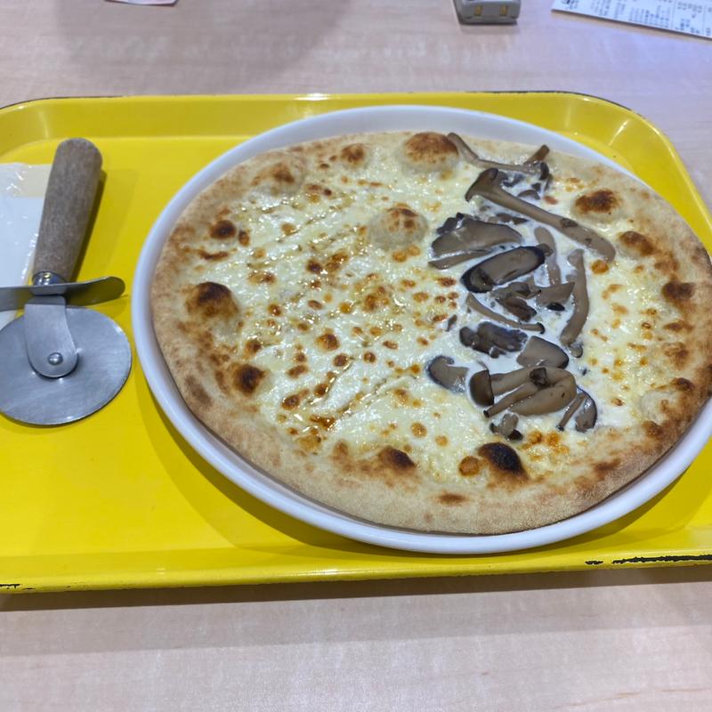 ピッツァ ハーフ&ハーフ(白雪はちみつ、3種のきのこクリーム)(パルメナーラ イオンモール東員店 )