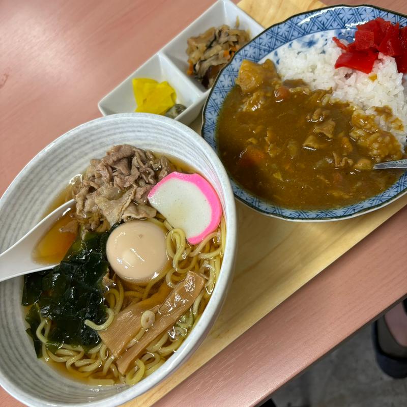 ラーメンと半カレー(やすみや)