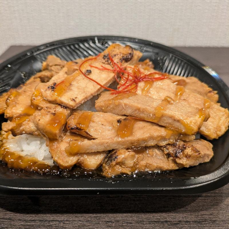 欲望のままに作った厚切りロースのピラミッ丼(ドン・キホーテ 大宮東口店)