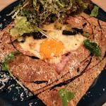 鶏肉とグリル野菜のガレット・ホットローズヒップピーチ(パーム 福島本店)