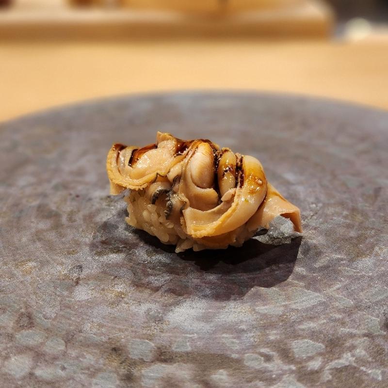 千葉九十九里浜産 煮蛤 握り(鮨処 いこう)