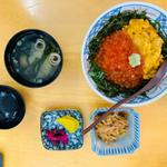 イクラウニ丼(花房食堂)