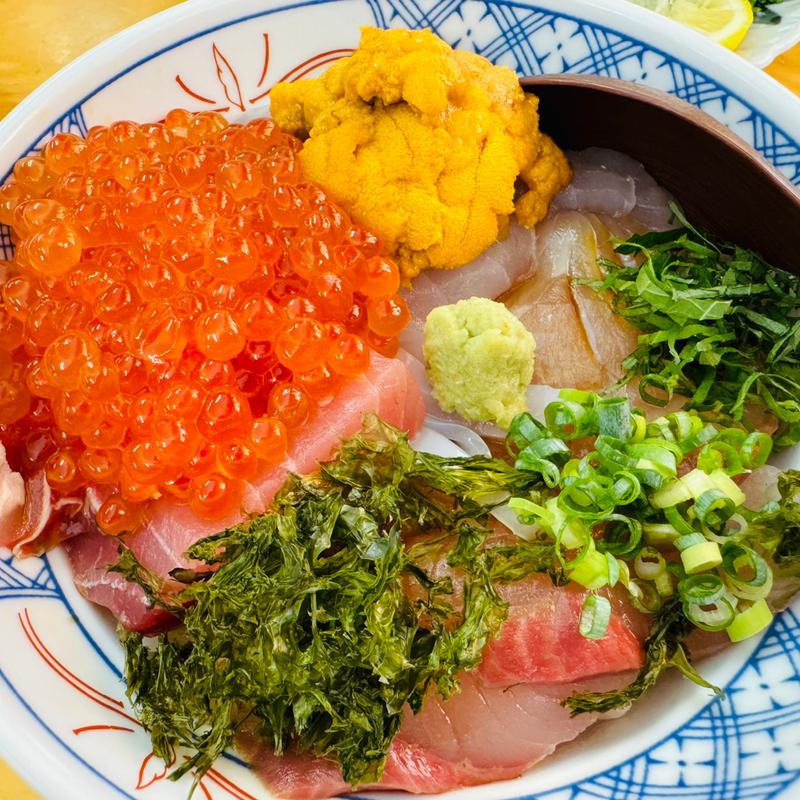 日本海丼ウニイクラ付き(花房食堂)