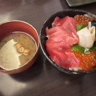 いくら本マグロ鉄火丼(カネマル後藤商店)