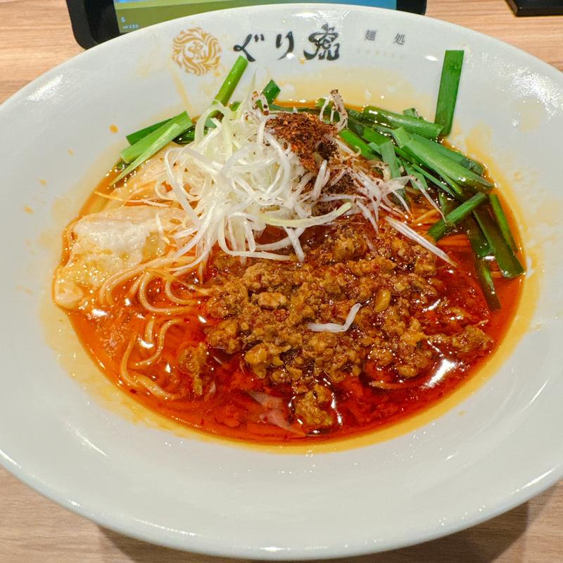 雲呑赤い鶏塩ラーメン(麺処ぐり虎 大阪なんばスカイオ店)