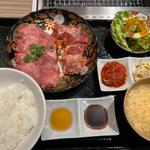 タンと内はらみの定食