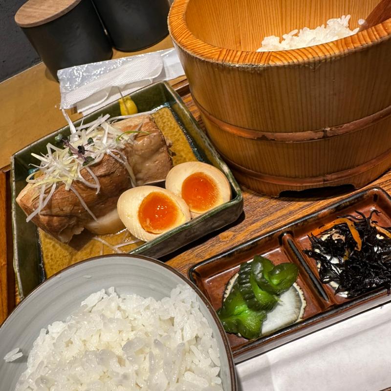 豚の角煮定食(土鍋ご飯 SHIKA-JIKA)