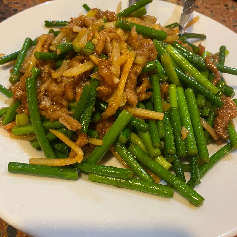 ニンニクの芽と牛炒め(魚長飯店 )