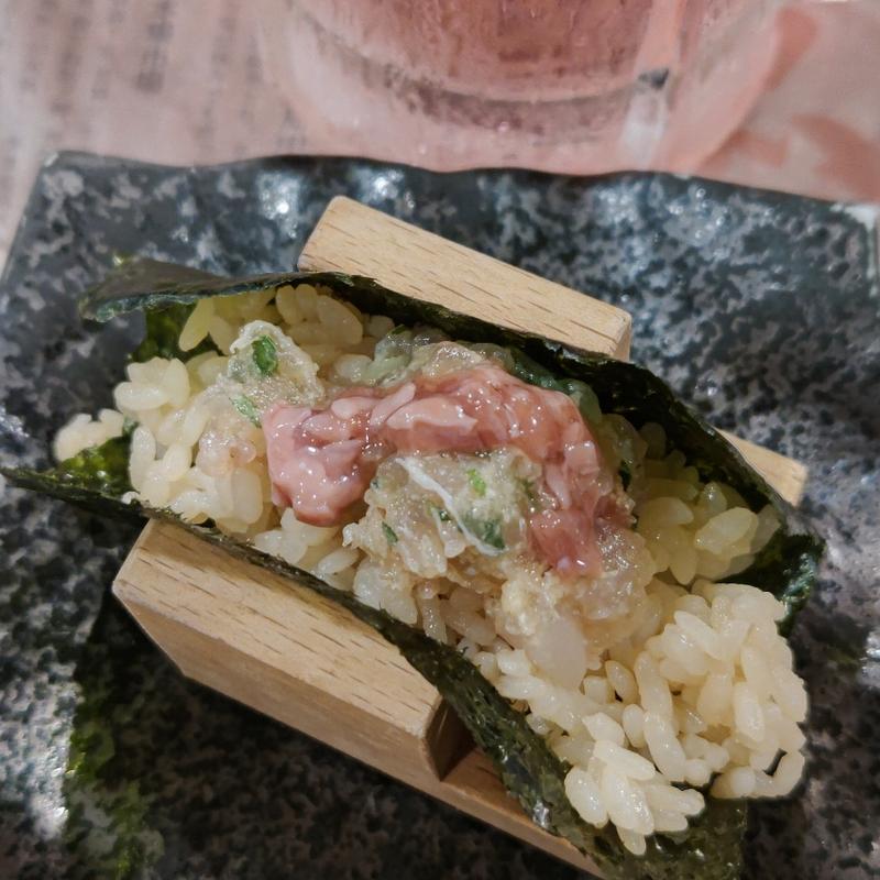 酒盗なめろう手巻き(魚と酒はなたれ 野毛本店)