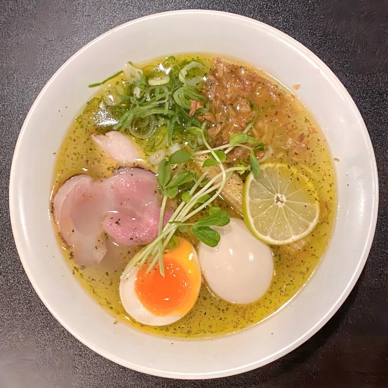 塩バジルラーメン(iq cafe&dining （アイキューカフェアンドダイニング）)