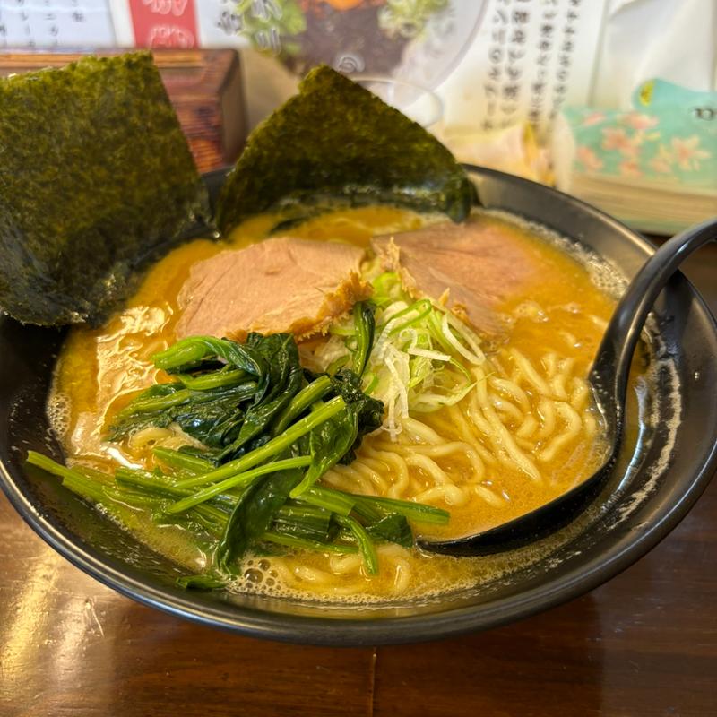 豚骨煮干し大盛り(中華そば まる美)