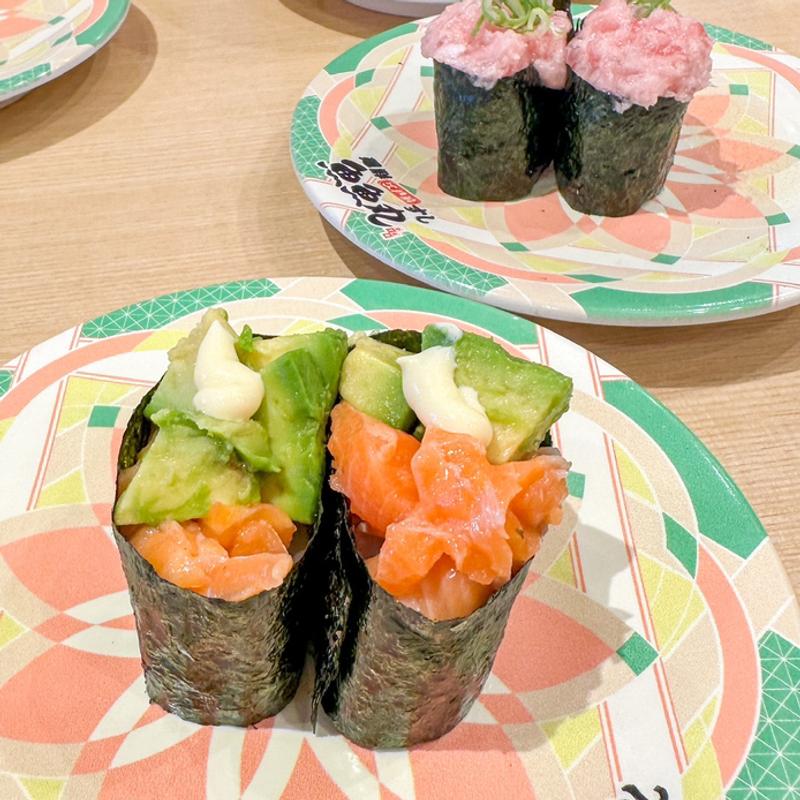 サーモンアボカド軍艦(魚魚丸 浜松森田店)