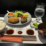 炭焼きハンバーグ1個とメンチカツ1枚