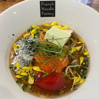 サーモンの冷やし味噌らーめん  石狩鍋スタイル(French Noodle Factory 東京ドームシティ店)